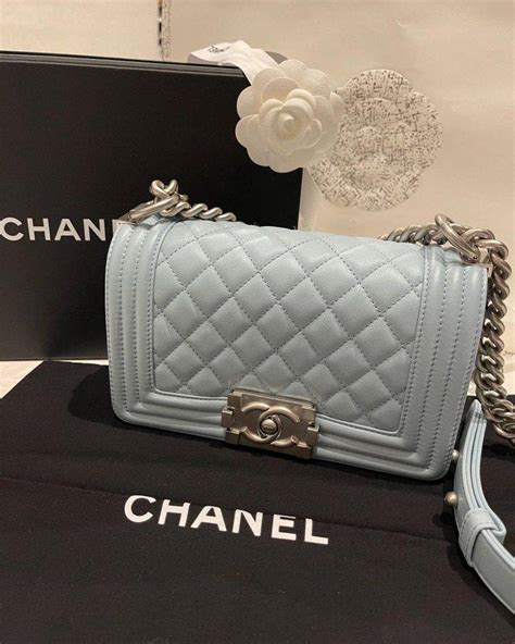 chanel boy 大号 中号|Boy Chanel經典款原來最值得入手！｜附最新價錢/尺寸/受歡迎顏色.